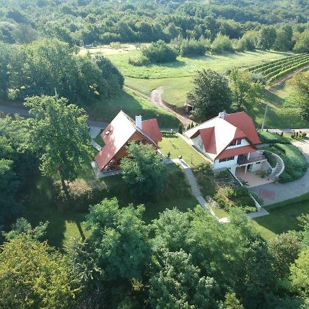 Ferienwohnung Boejti Pince Tormafolde Exterior foto